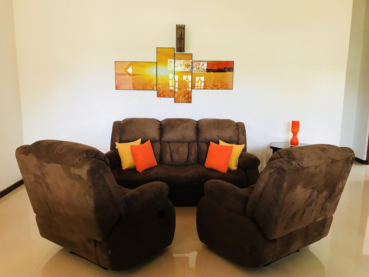 Neli Guests House Hotel อูนาวาตูนา ภายนอก รูปภาพ