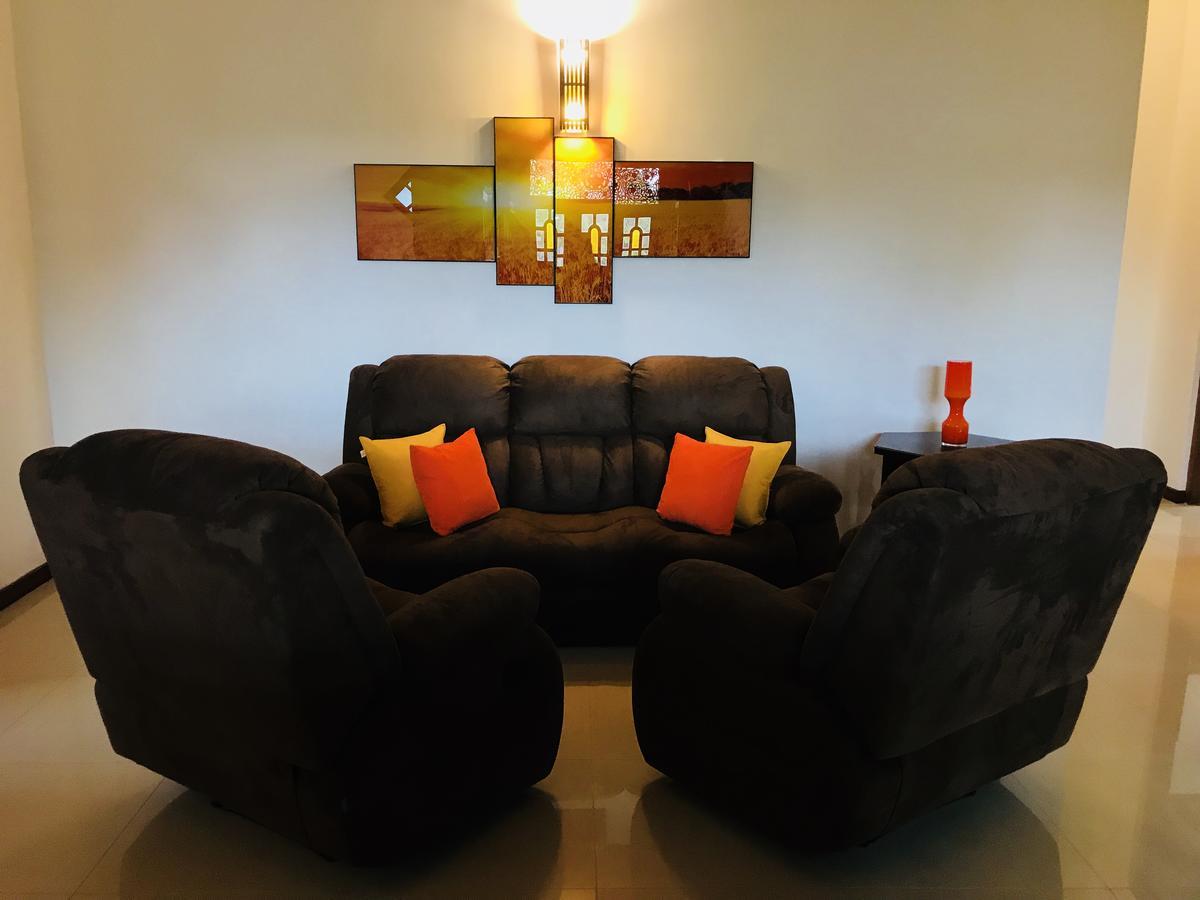 Neli Guests House Hotel อูนาวาตูนา ภายนอก รูปภาพ